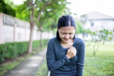 A mellkasi osteochondrosis tünetei hasonlóak lehetnek a szívroham tüneteihez